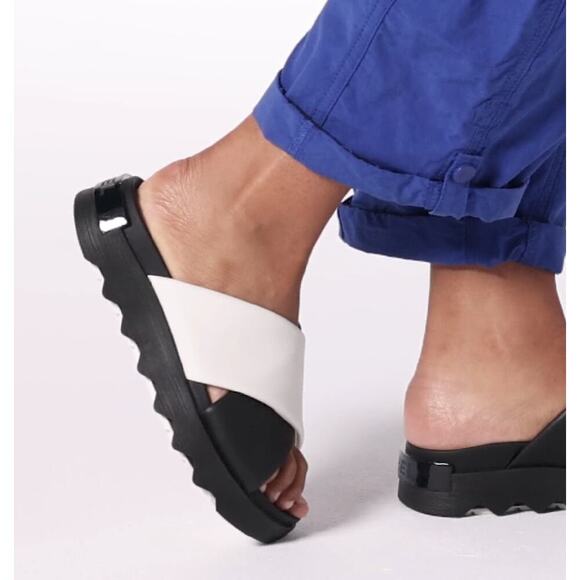 Sorel VIIBE Crisscross Slide Sandal Black / Sea Salt Size 6 - Picture 2 of 6